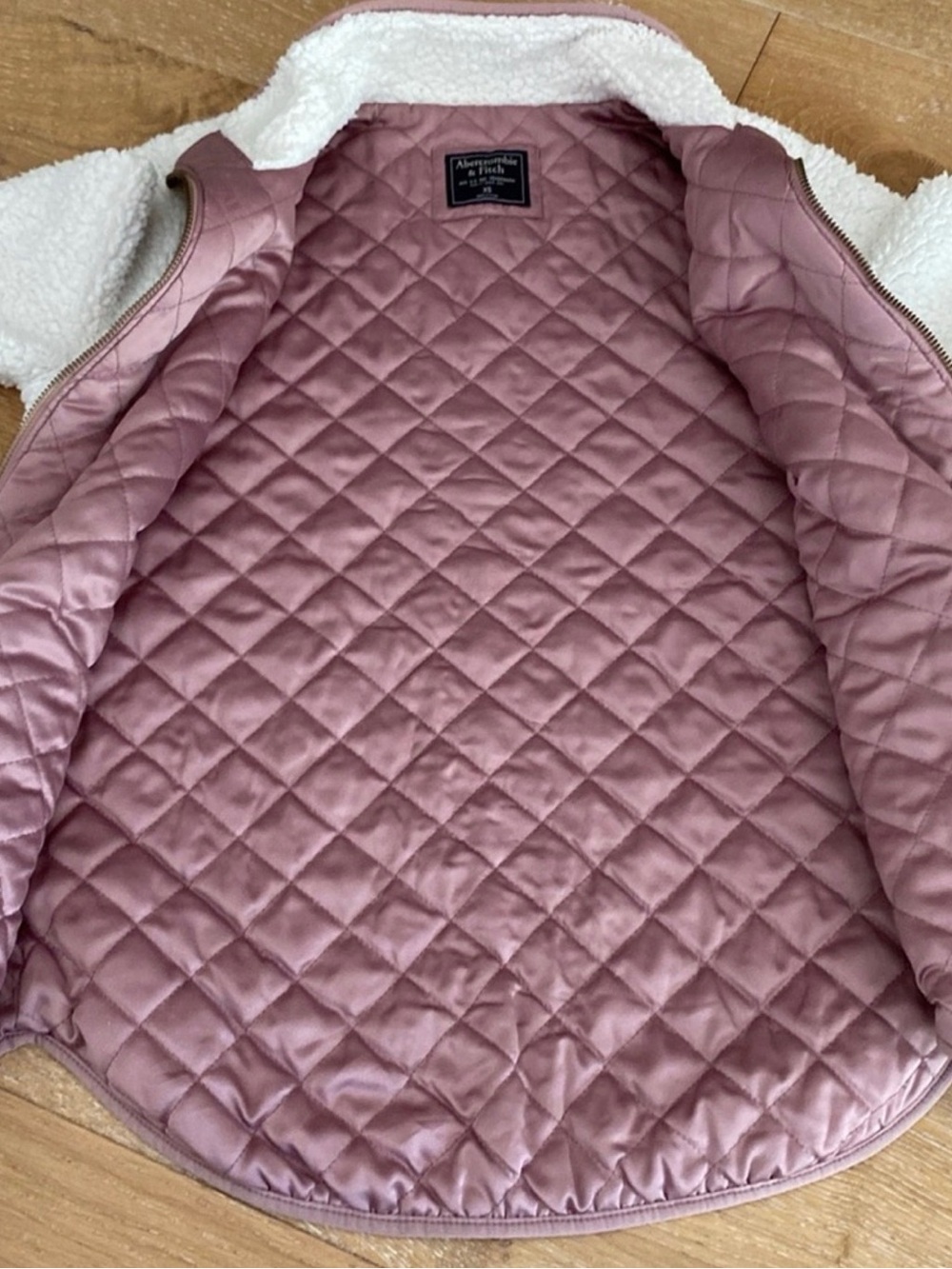 Abercrombie & Fitch quilted lined fleece (cream/rose) XS - Picture 3 of 14